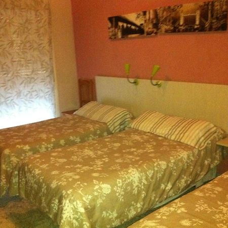 Hostal Neptuno Caceres Luaran gambar
