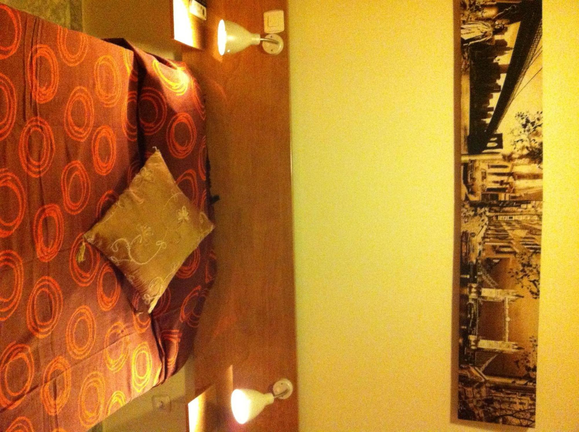 Hostal Neptuno Caceres Luaran gambar