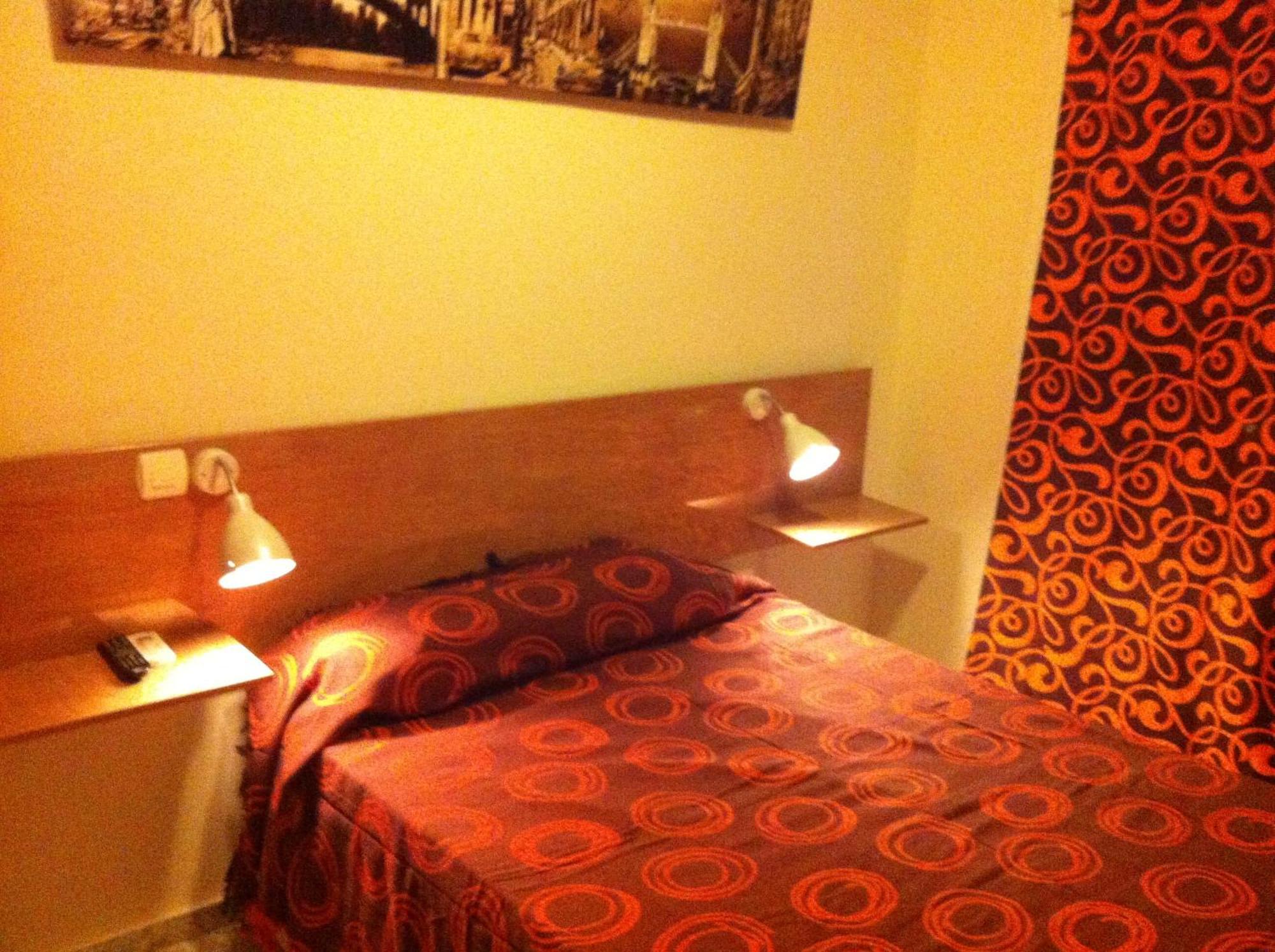 Hostal Neptuno Caceres Luaran gambar