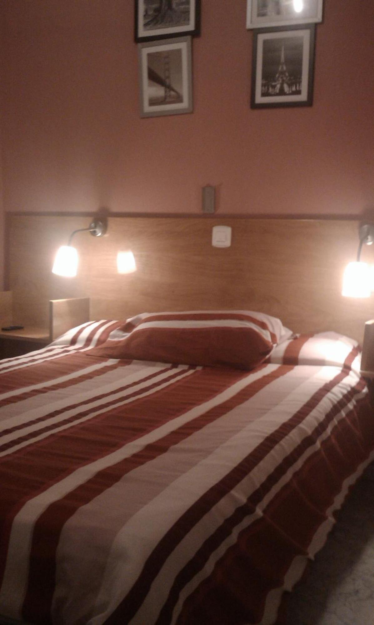 Hostal Neptuno Caceres Luaran gambar