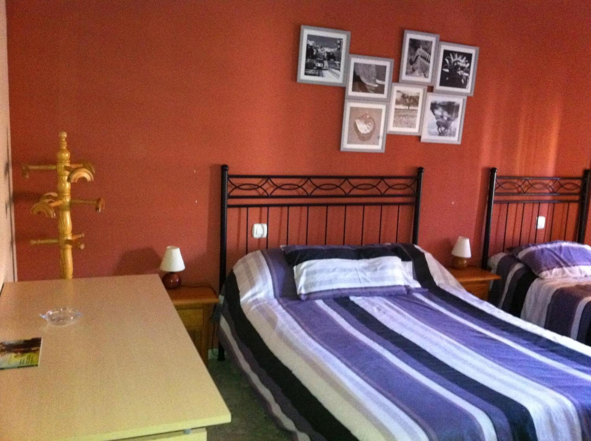 Hostal Neptuno Caceres Luaran gambar
