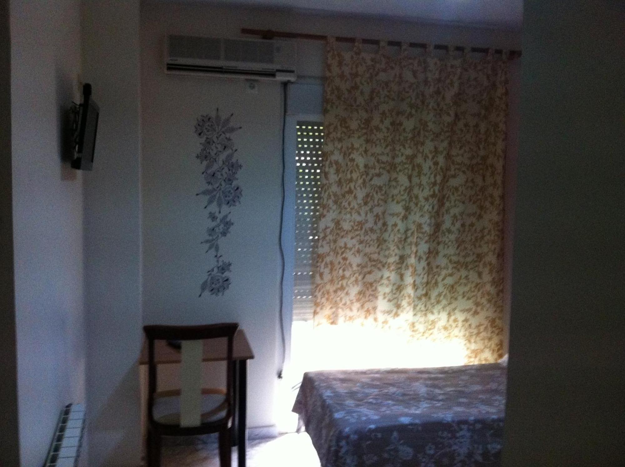 Hostal Neptuno Caceres Luaran gambar