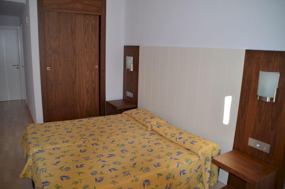 Hostal Neptuno Caceres Luaran gambar