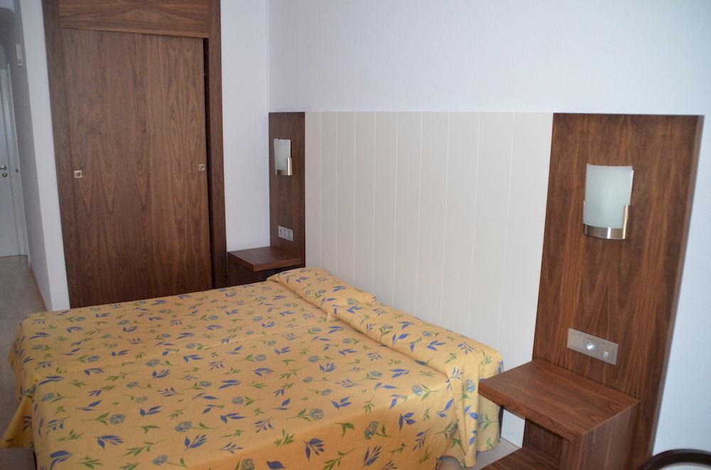 Hostal Neptuno Caceres Luaran gambar