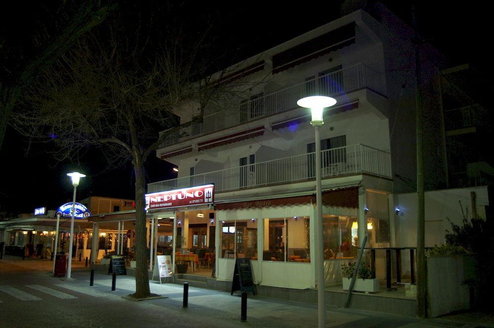 Hostal Neptuno Caceres Luaran gambar