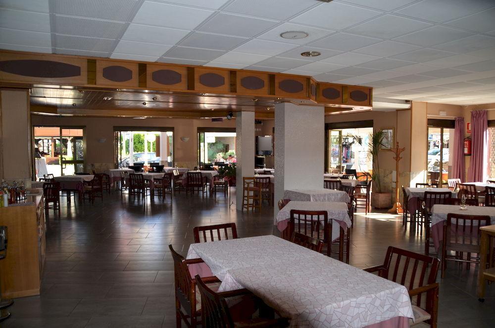 Hostal Neptuno Caceres Luaran gambar