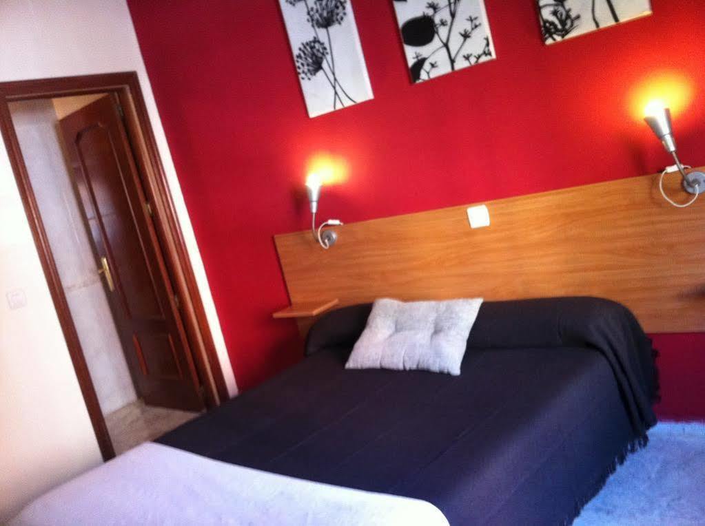 Hostal Neptuno Caceres Luaran gambar