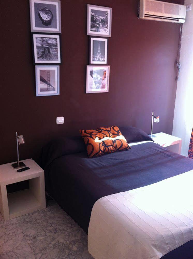 Hostal Neptuno Caceres Luaran gambar